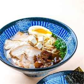 {{photo.Alt || photo.Description || 'Рамэн'}}