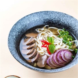 {{photo.Alt || photo.Description || 'Фо бо'}}