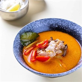 {{photo.Alt || photo.Description || 'Том кха гай'}}