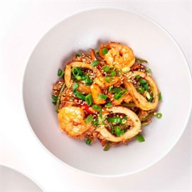 {{photo.Alt || photo.Description || 'С морепродуктами'}}