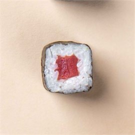 {{photo.Alt || photo.Description || 'Магуро рору'}}